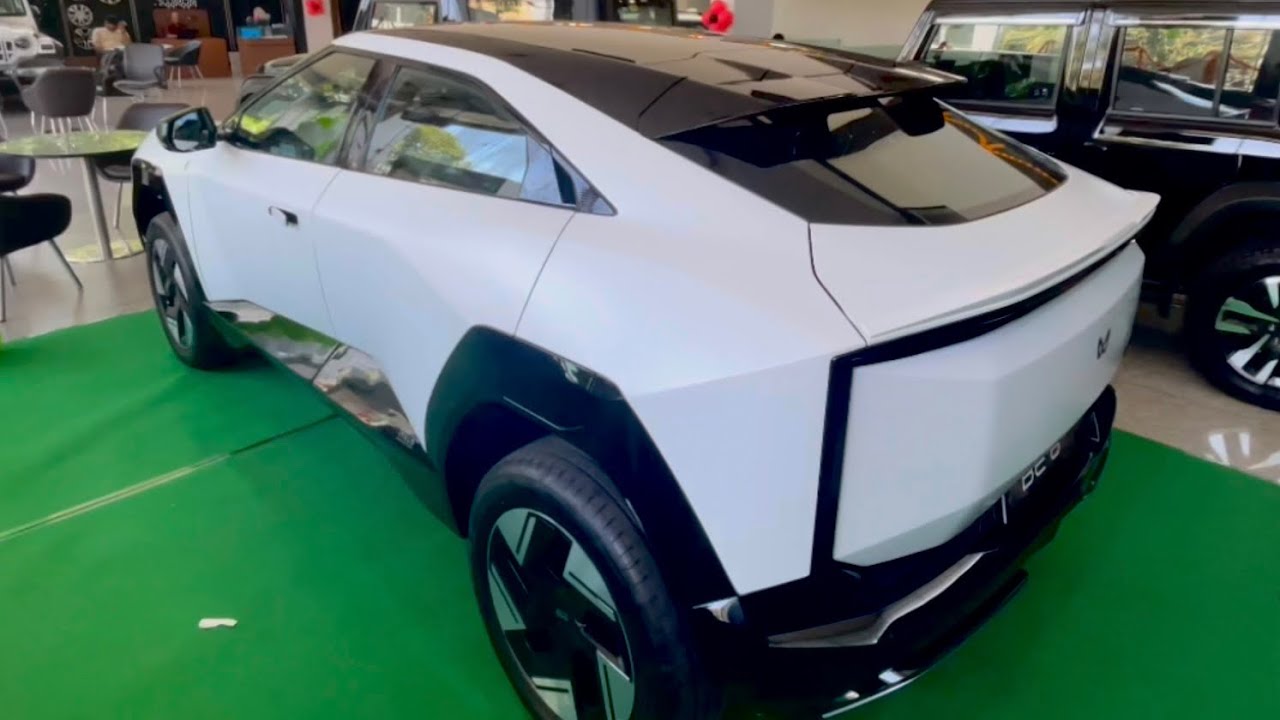Mahindra BE 6 Pack 3 2025 || Top variant || White colour || walk around || EV 