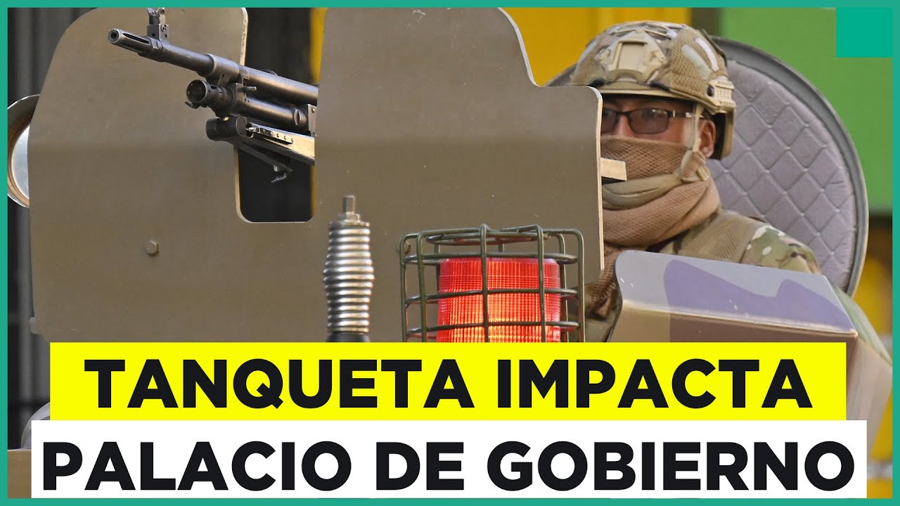 Tanqueta impacta puertas del Palacio de Gobierno en Bolivia