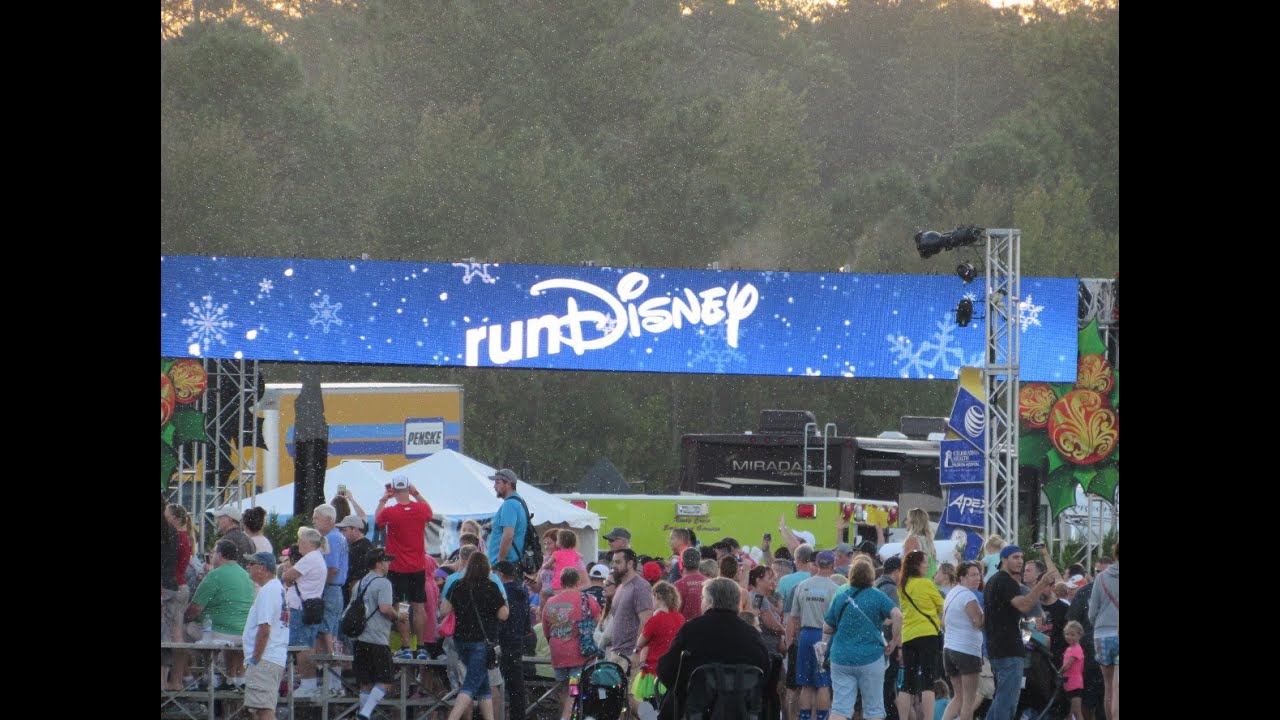 runDisney - Disney Jingle Jungle 5K Weekend!