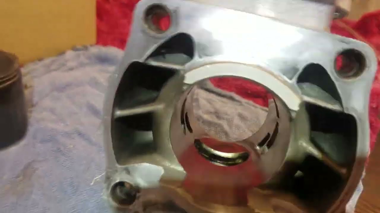 1:11 Ремонт верхней части моего YZ250 (часть 2) Сравнение поршней и замена выпускного клапана на ...