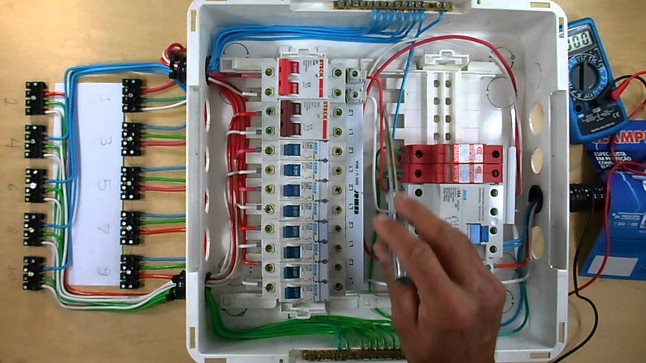 64. INSTALAÇÃO DE QUADRO DE DISTRIBUIÇÃO DE CIRCUITOS BIFÁSICO - 6° *