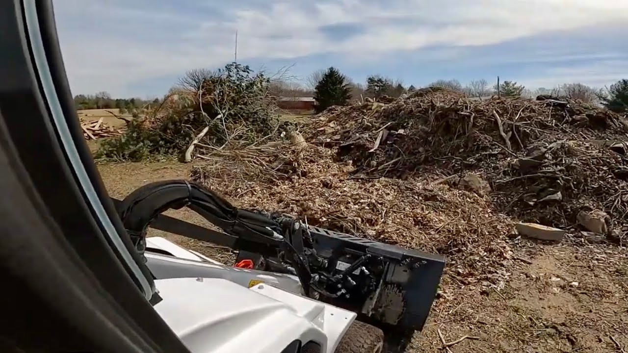 Brand New Bobcat L-23: Unloading (Initial Walk Around Review)