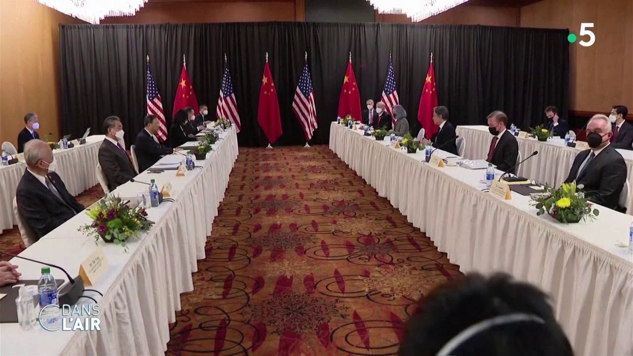 Chine - Russie : Biden montre les crocs ! - Reportage #cdanslair 20.03.2021