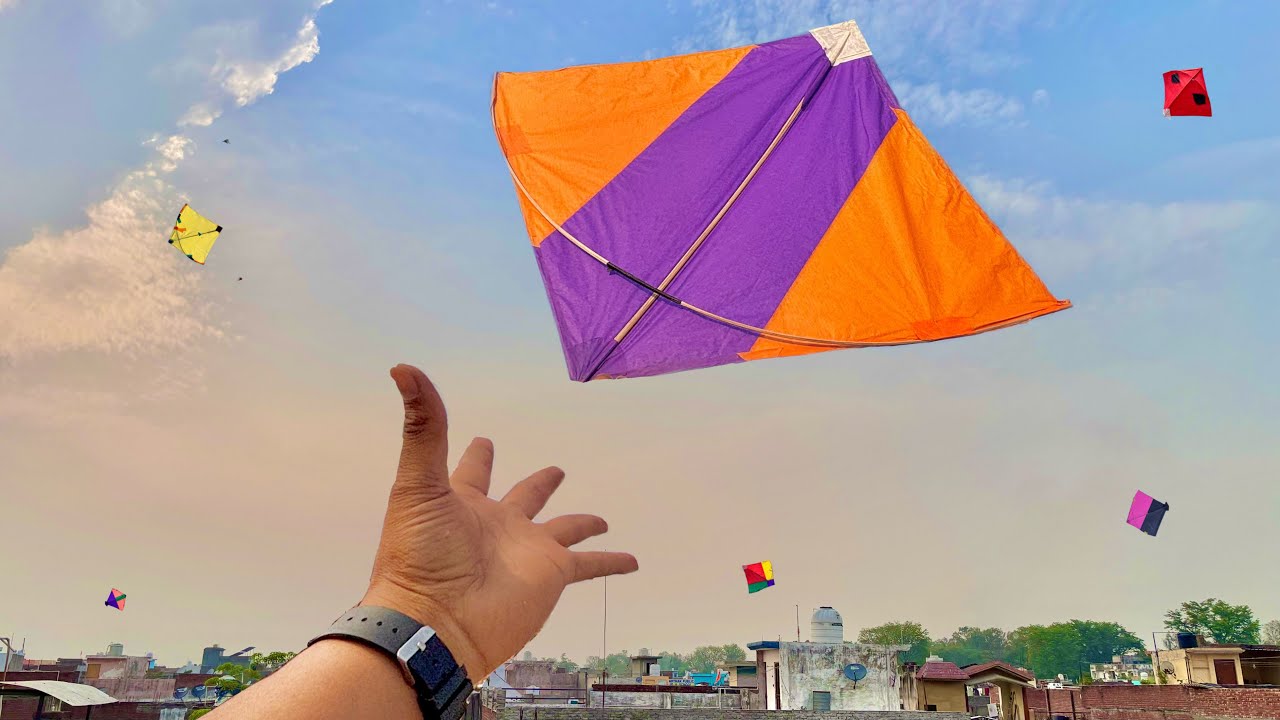 Caught kites | Catching kites on rooftop 🪁 | Kite looting ki video