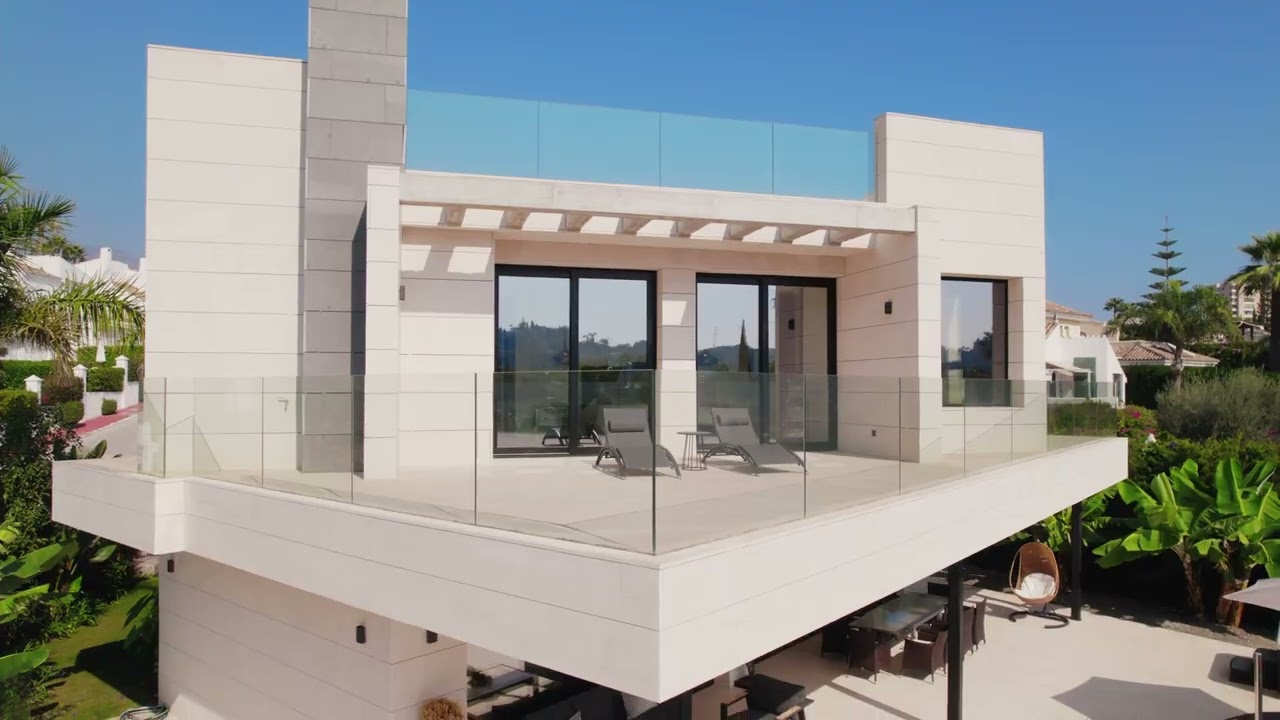 Contemporary Luxury Living in Parcelas del Golf, Nueva Andaluc&iacute;a  Exclusive Villa Tour with Mountain