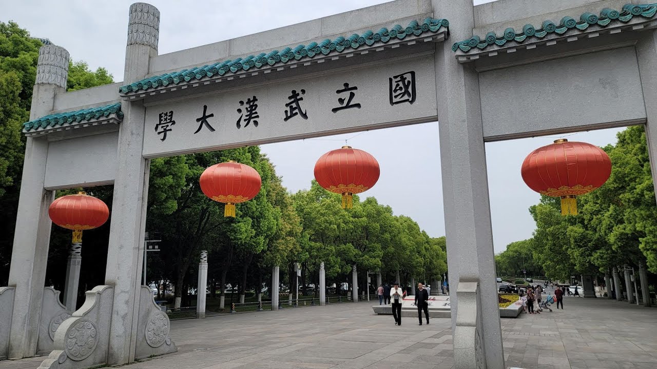 台灣人武漢三日遊 EP2 |追尋馬英九足跡|什麼是大陸985大學-武漢大學|武漢理工大學和東湖看了才知道啥叫大|街道口逛大陸當地人市場|滿漢全席自助餐|Visited Wuhan University