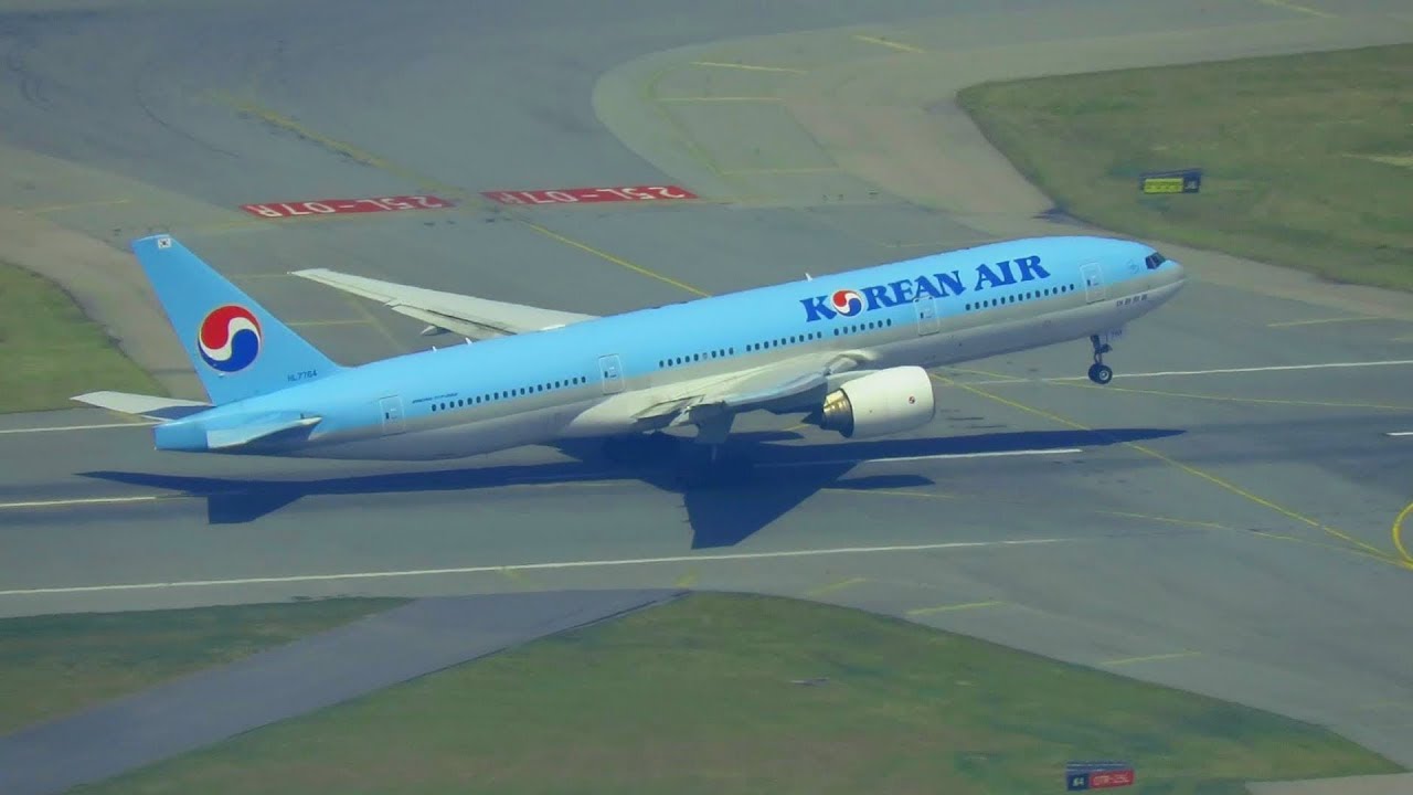 From ABOVE! Planespotting at Hong Kong Airport! Runway 07R Departures (2017)