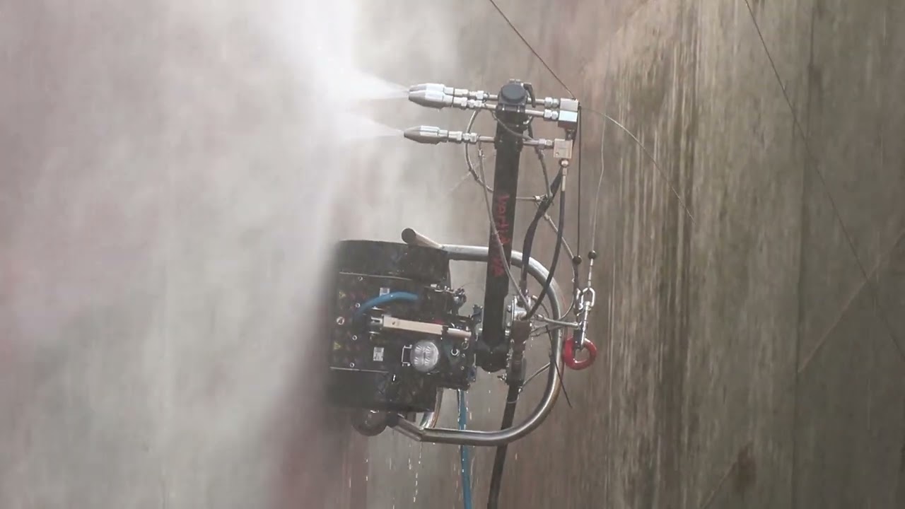 Efficient Marine Growth Removal: V700 Robot with High-Pressure Washing for Ship Hulls