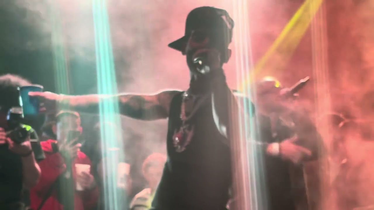 Arc&aacute;ngel en el party de caser&iacute;o Lloren Torres fronteando con cadena de Anuel