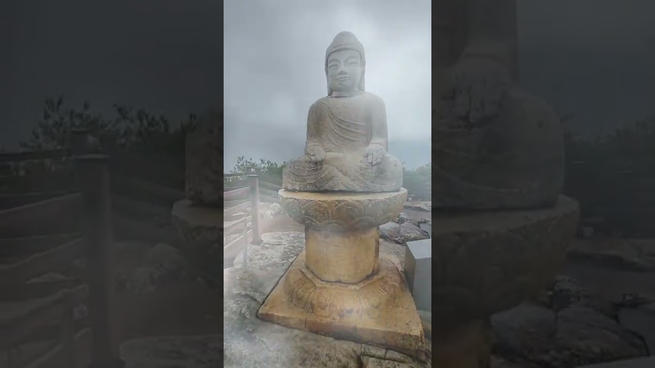 관룡산 용선대 석조석가여래좌상 (보물295호) Stone Seated Buddha at Yongseondae Cliff of Gwallyongsa Temple,Changnyeong