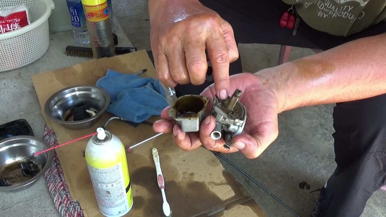 清理割草機化油器