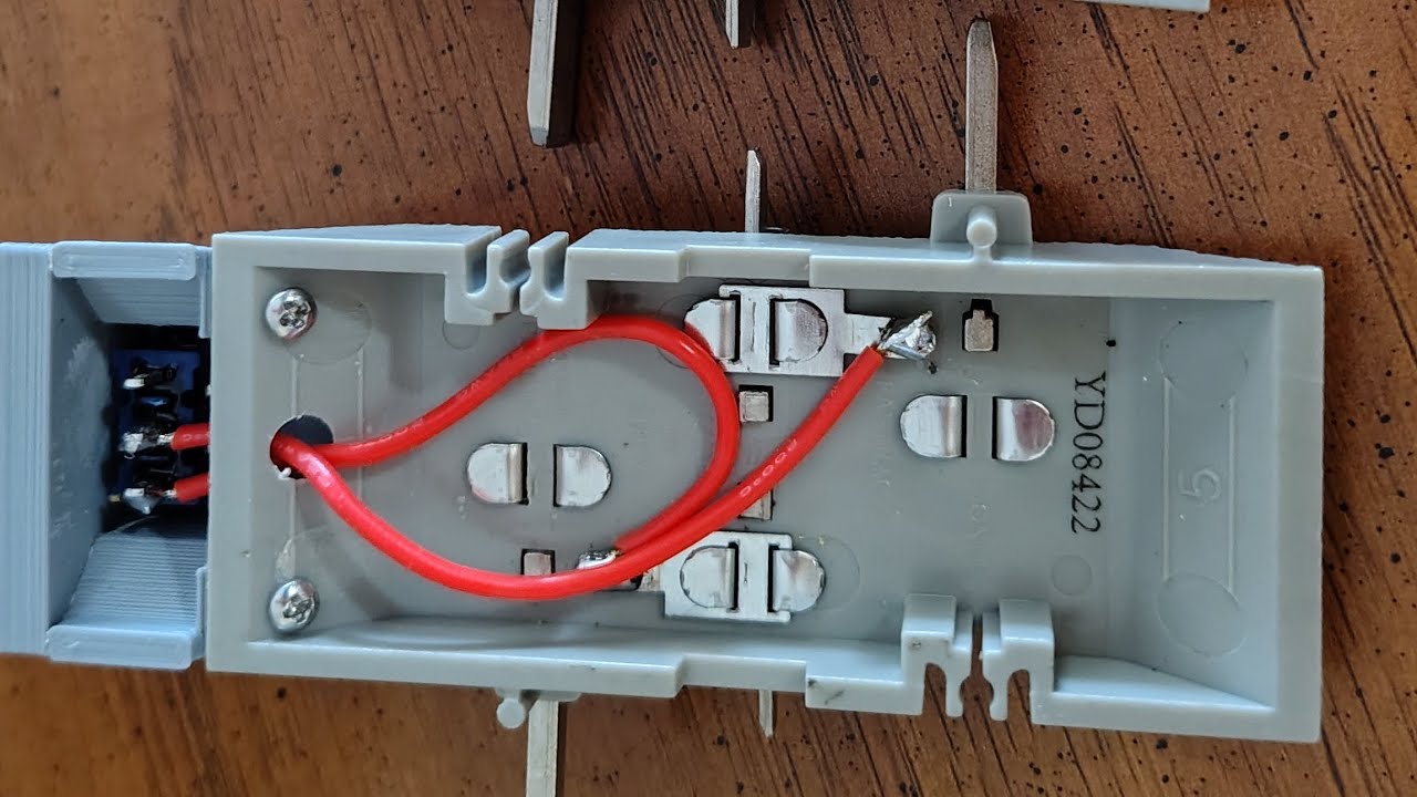 Super Easy Lionel FasTrack Power Routing Switch