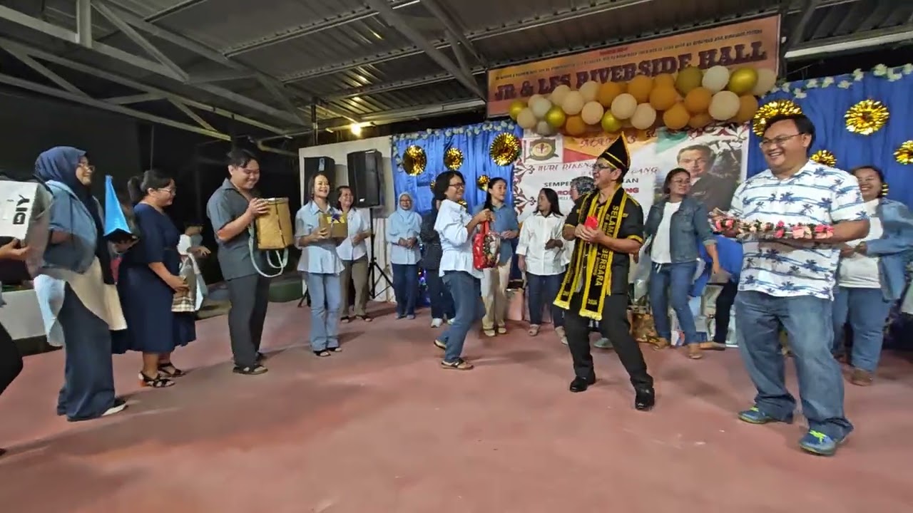 Cenderahati  guru-guru SK Nambayan kepada GB Robert J. Gunong. - persaraaan pada Tarikh 12.02.2026.-