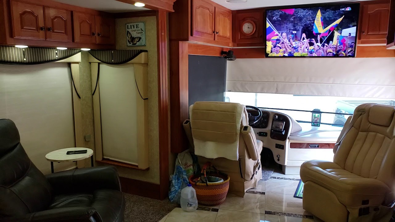 2005 Country Coach Allure 470