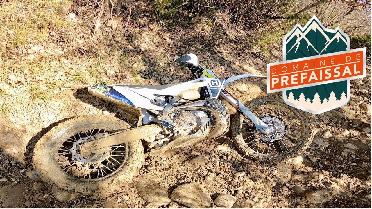 On couche les motos au Domaine de Préfaissal