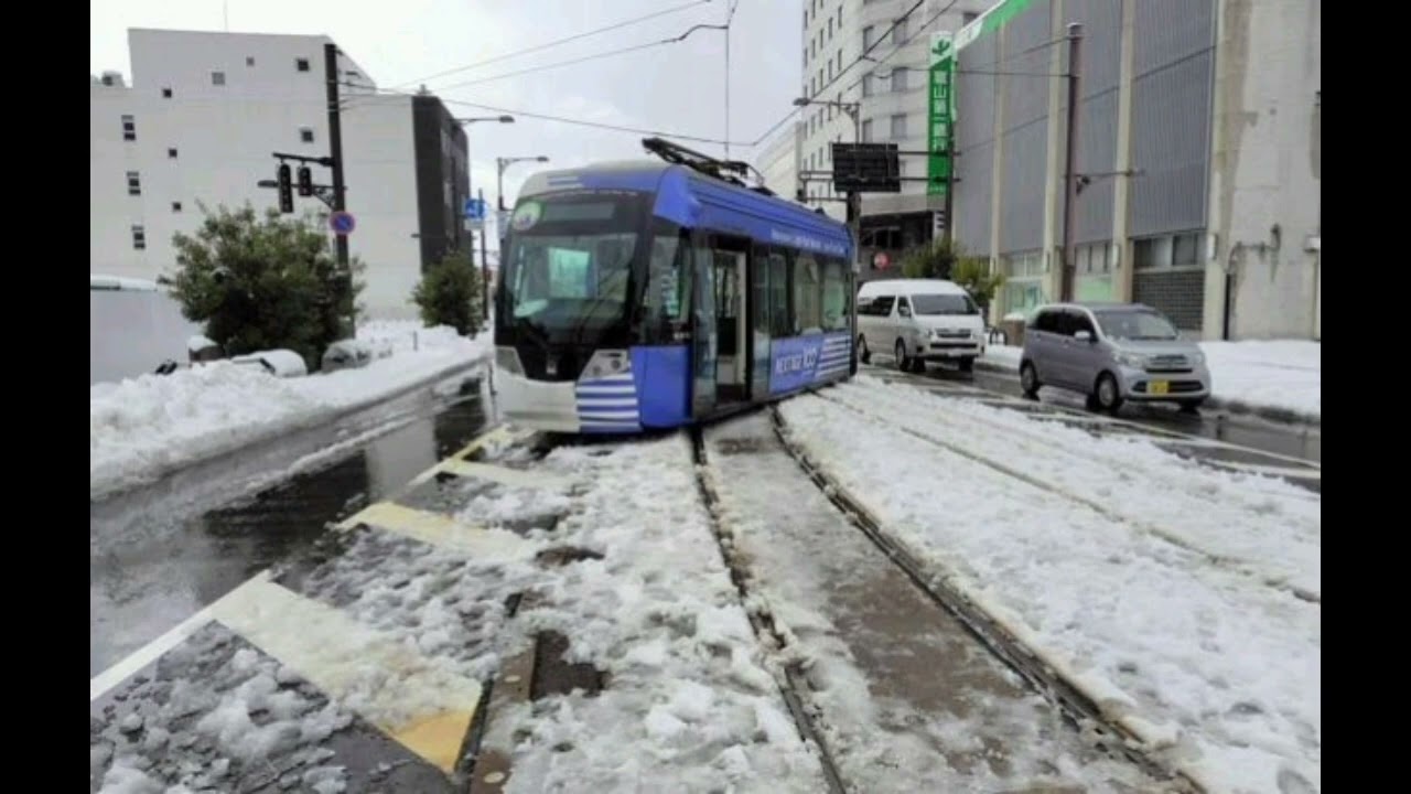 回送の路面電車が脱線事故、運転士にけがなし　積雪の富山・高岡で