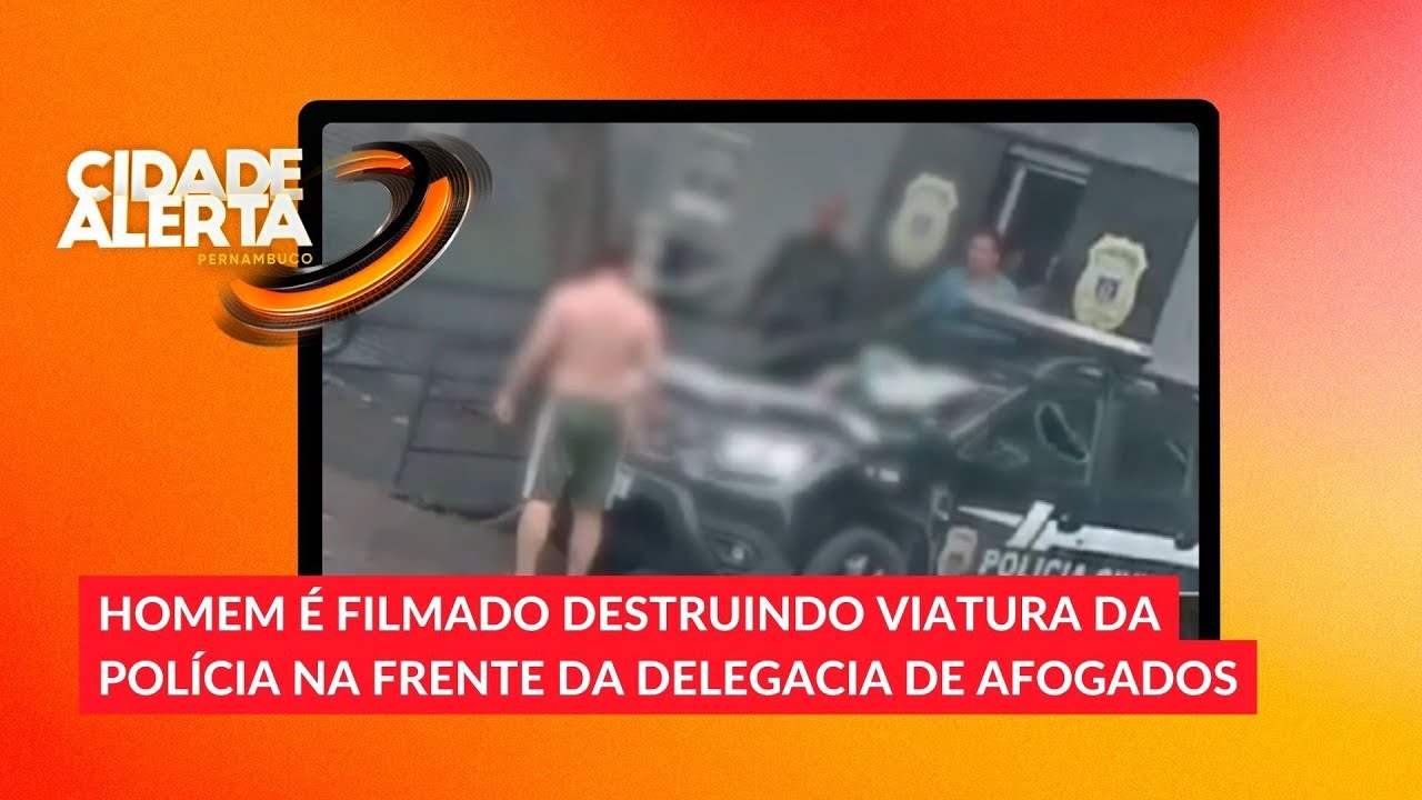 Homem é filmado destruindo viatura da polícia na frente da delegacia de Afogados