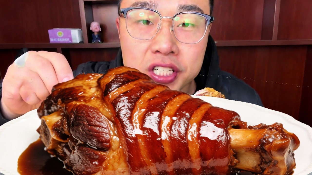 深夜放毒！红烧大肘子，谁懂这一口下去的声音？软糯Q弹，根本停不下来！#asmr #美食分享日常