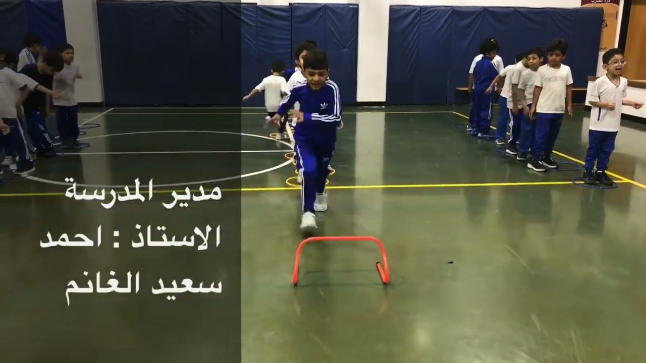 دحرجة الكرة بيد واحدة من الثبات في جميع الاتجاهات