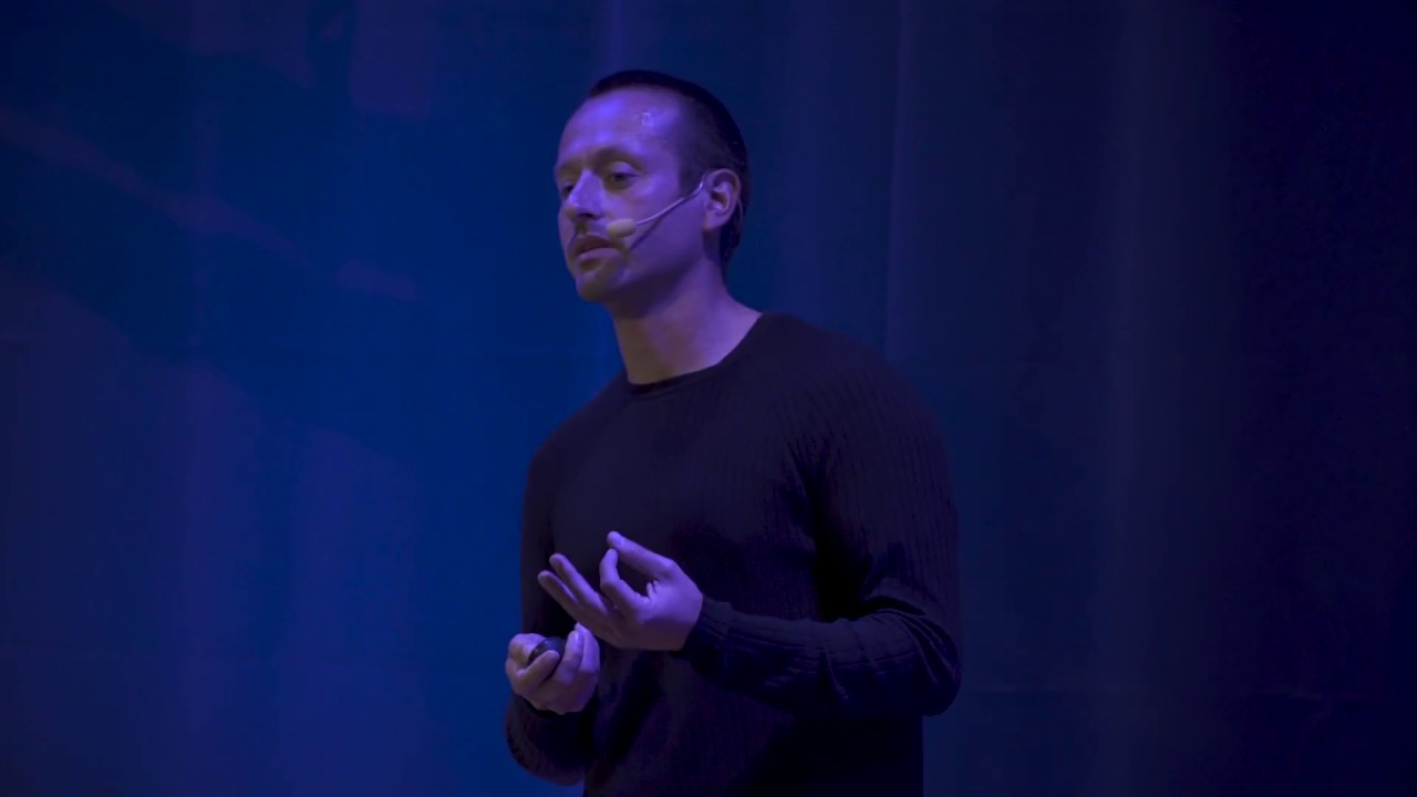 Transformando basura en arquitectura | Carlos Castro | TEDxCerroSantaLuciaSalon