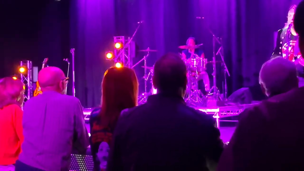 Do You Wanna Hold Me .bow wow wow live at the drill lincoln 