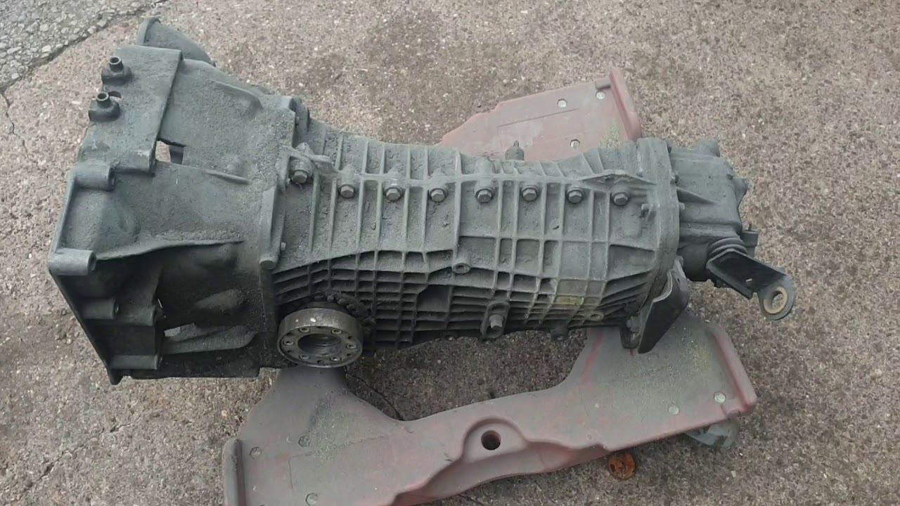 Volksrod rover v8 pt 60 engine and gearbox cleaned and paint