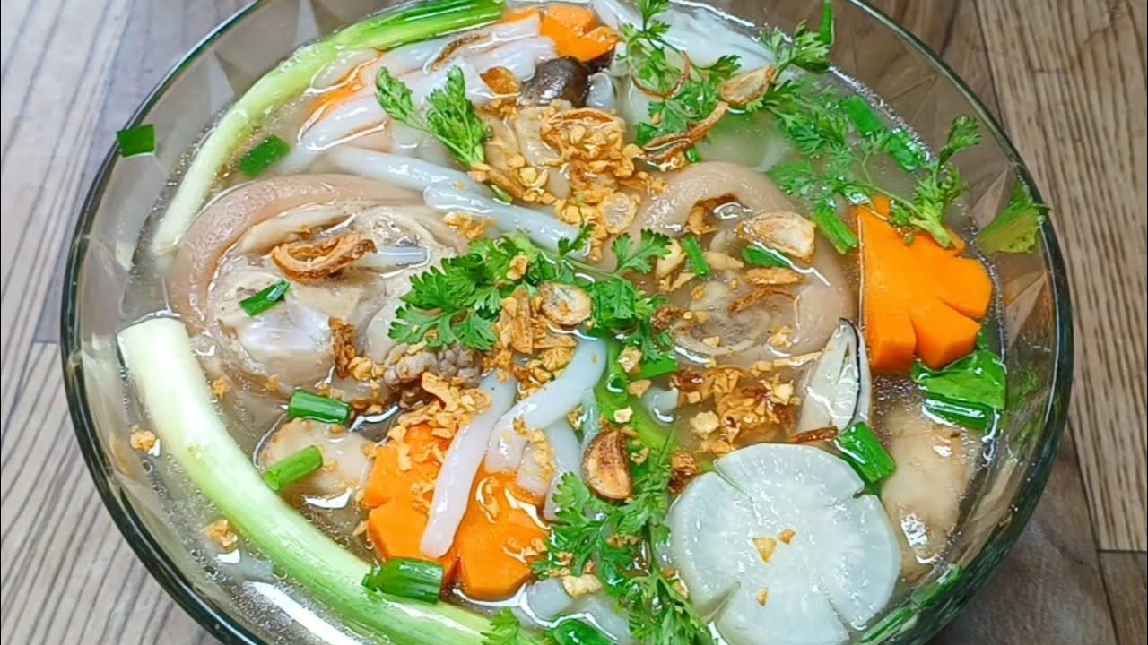 BÁNH CANH GIÒ HEO cách nấu bánh canh bột lọc giò heo thơm ngon nước súp đậm đà