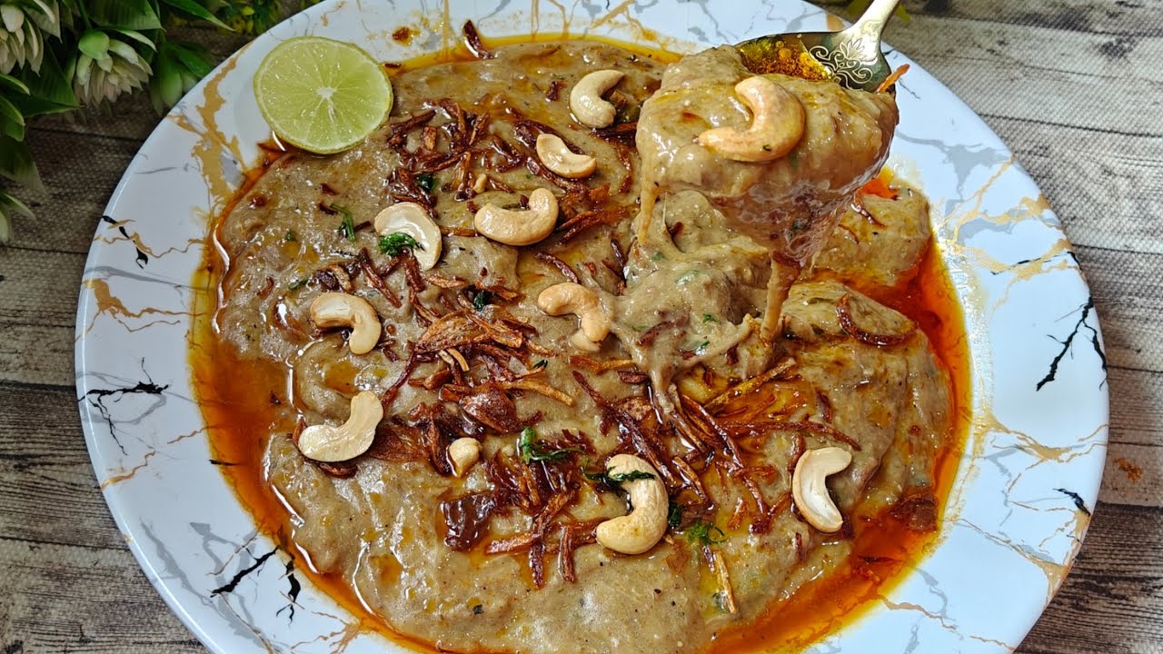 Hyderabadi Reshedaar Mutton Haleem ll Restaurant style Haleem Recipe At home (Cook With Baigs)