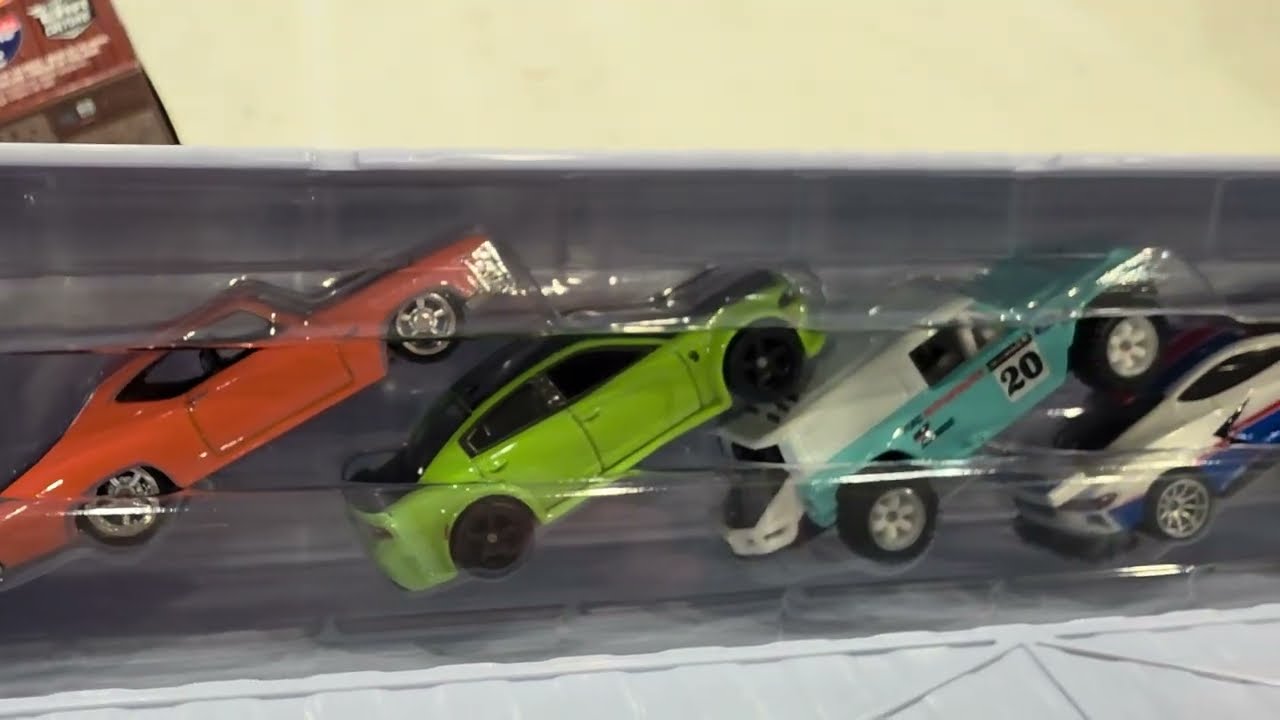 Набор Hot Wheels Premium American Scene Container Cars: Chevelle, Corvette, Dodge, Tesla. Распако...