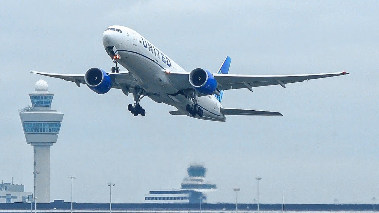 (4K) Plane Spotting Amsterdam Schiphol - United Airlines 777 & 767 LOUD landing and take-off!