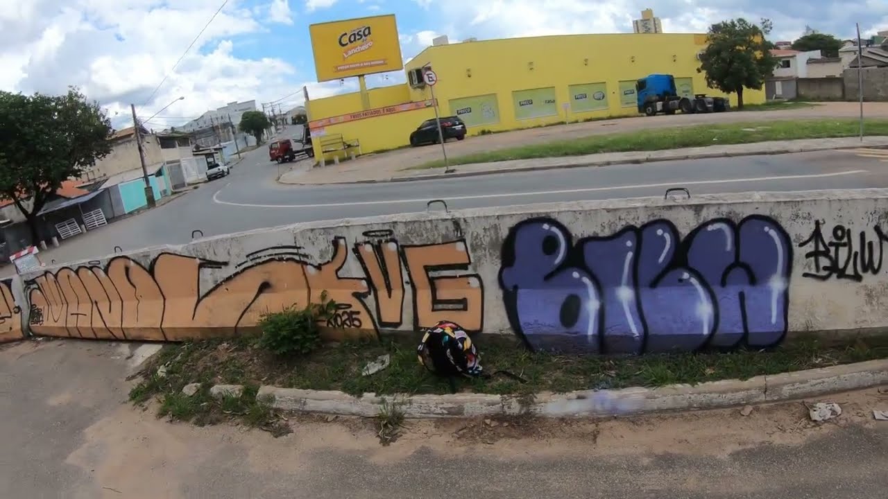 GRAFFITI VANDAL - Avenida do lado da linha do TREM!