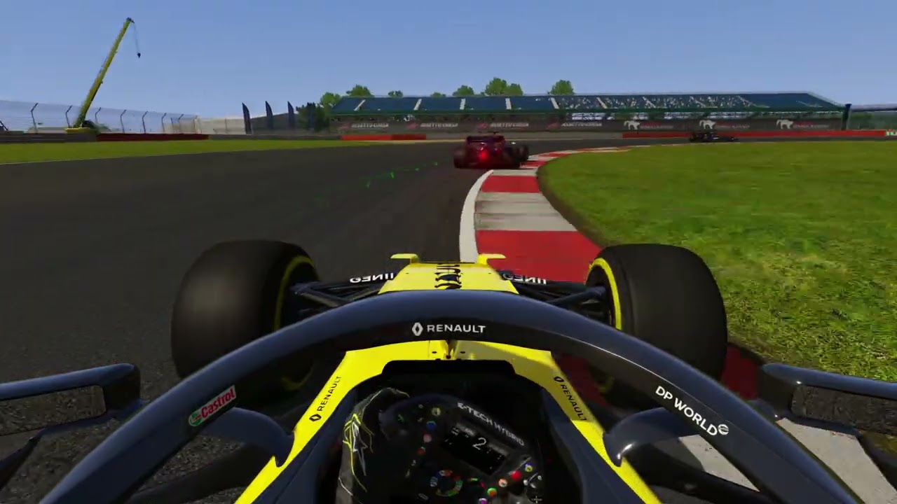 F1 2020 cazando a RB con un Renault 