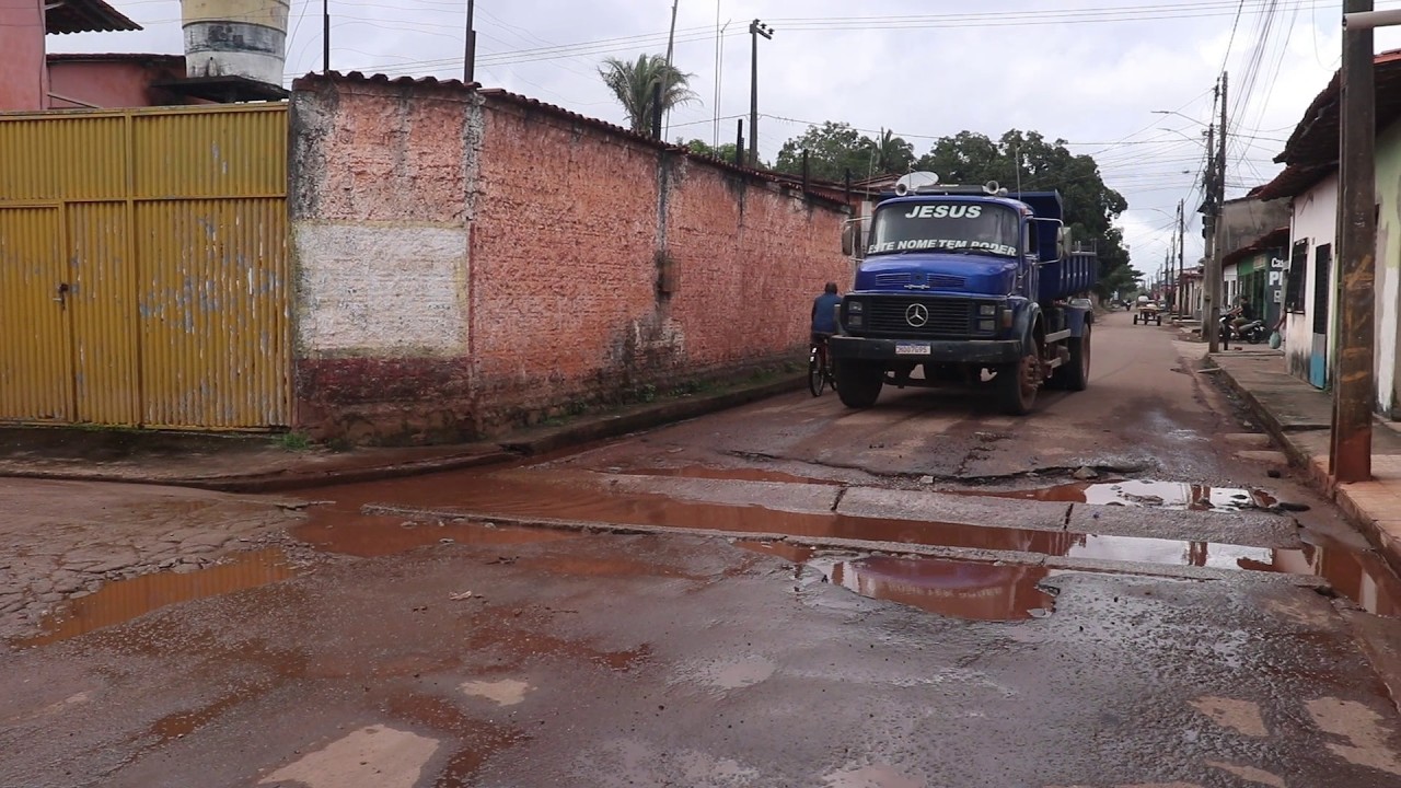 VALA NA RUA DO FIO PIORA A CADA DIA E COLOCA EM RISCO USUÁRIOS DA VIA