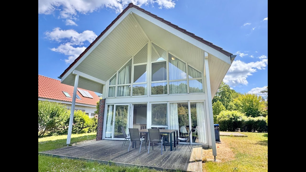 HORN IMMOBILIEN ++ VERKAUFT! Röbel an der Müritz Ferienhaus mit Kamin, Sauna und in Randlage