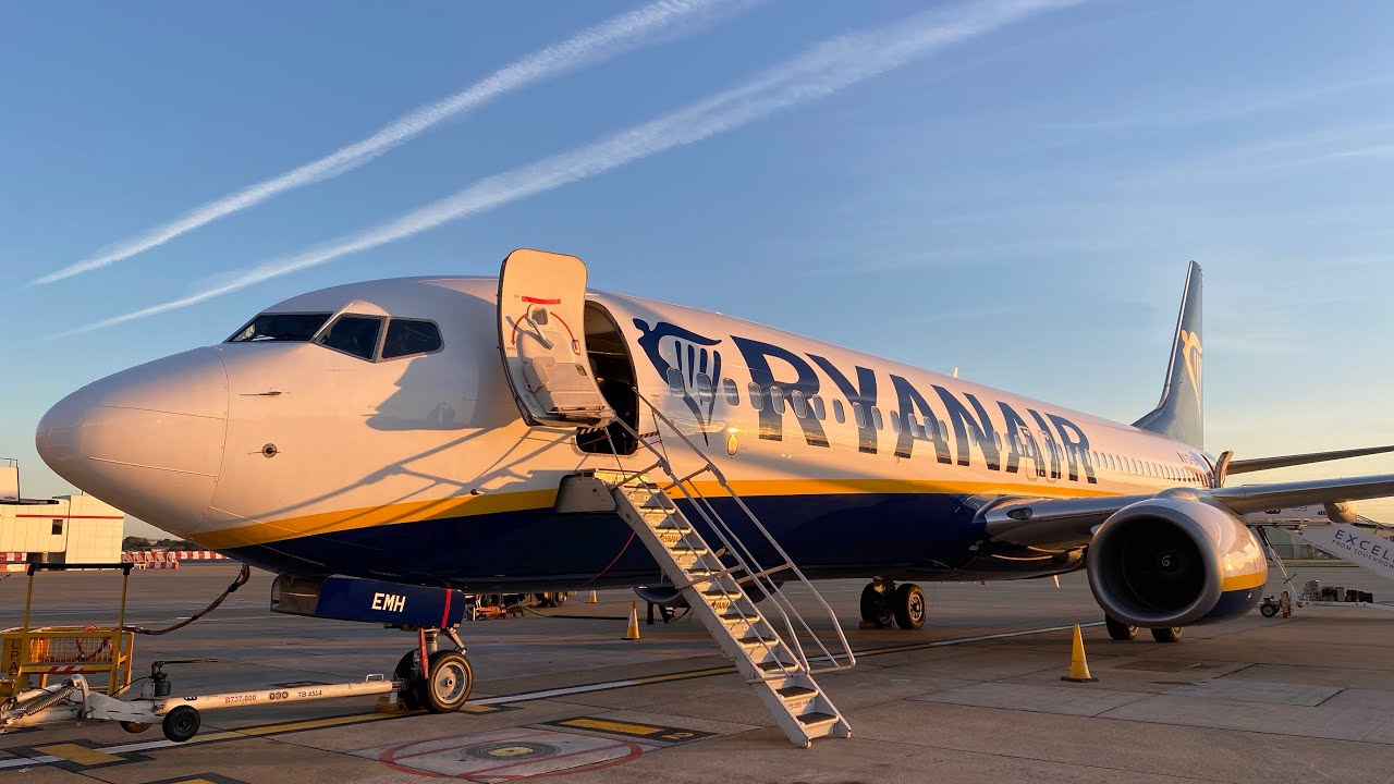 ✈Trip report | Ryanair  B737 | Krakow - London Stansted | Full Flight ✈
