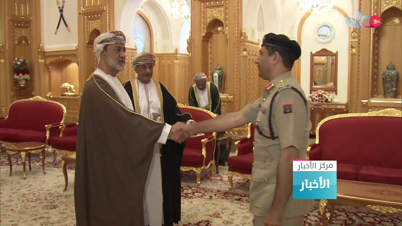 جلالة السلطان هيثم بن طارق المعظم ينعم بأوسمة على الفريق الطبي الذي تابع علاج جلالة السلطان الراحل