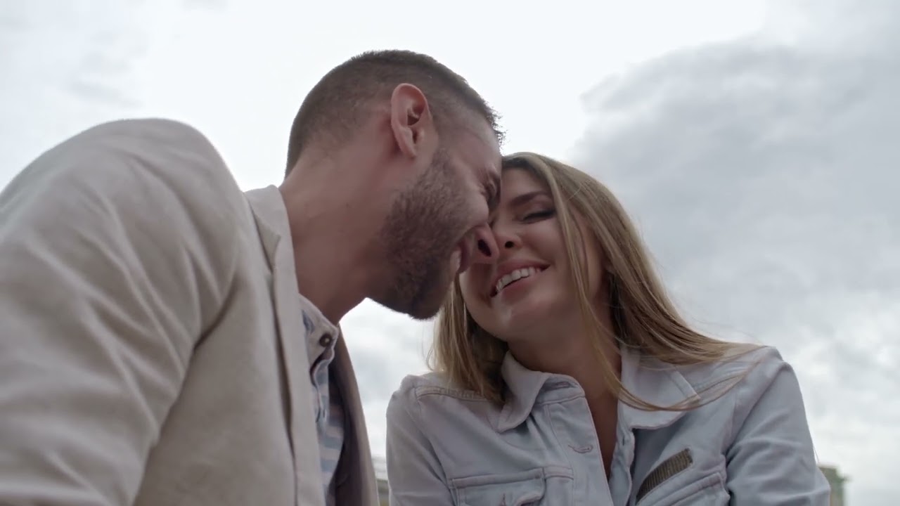 Música Romântica!  Rain Rain go Away-Everet Almond! Royalty Free!