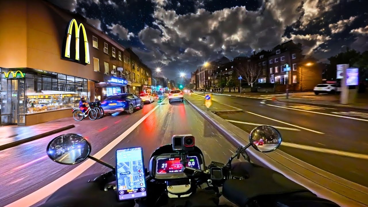 Saturday Night Delivering Deliveroo How Much Can I Earn In 4 Hours? - Terrible Drivers Everywhere!