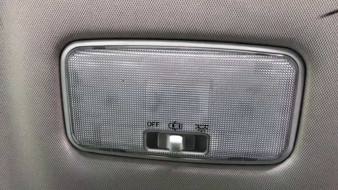Cómo cambiar foco interior corolla