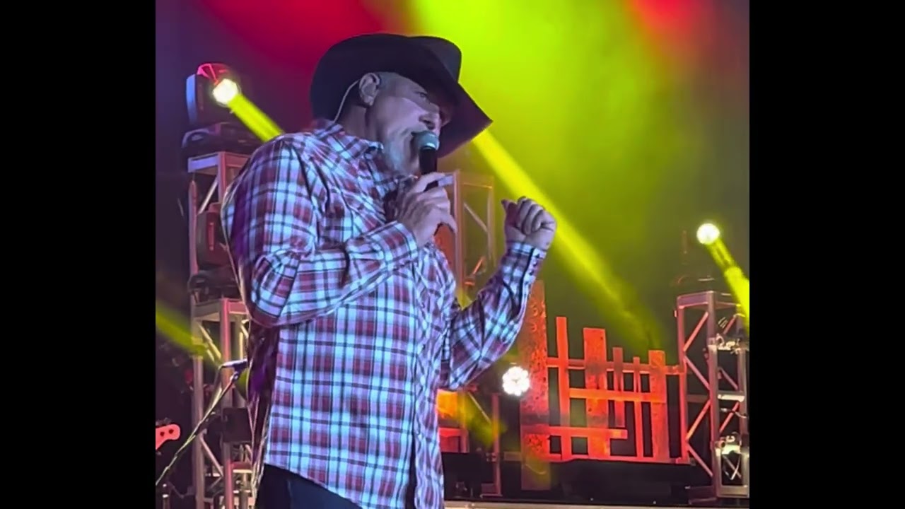 Trace Adkins, Hiawassee ga