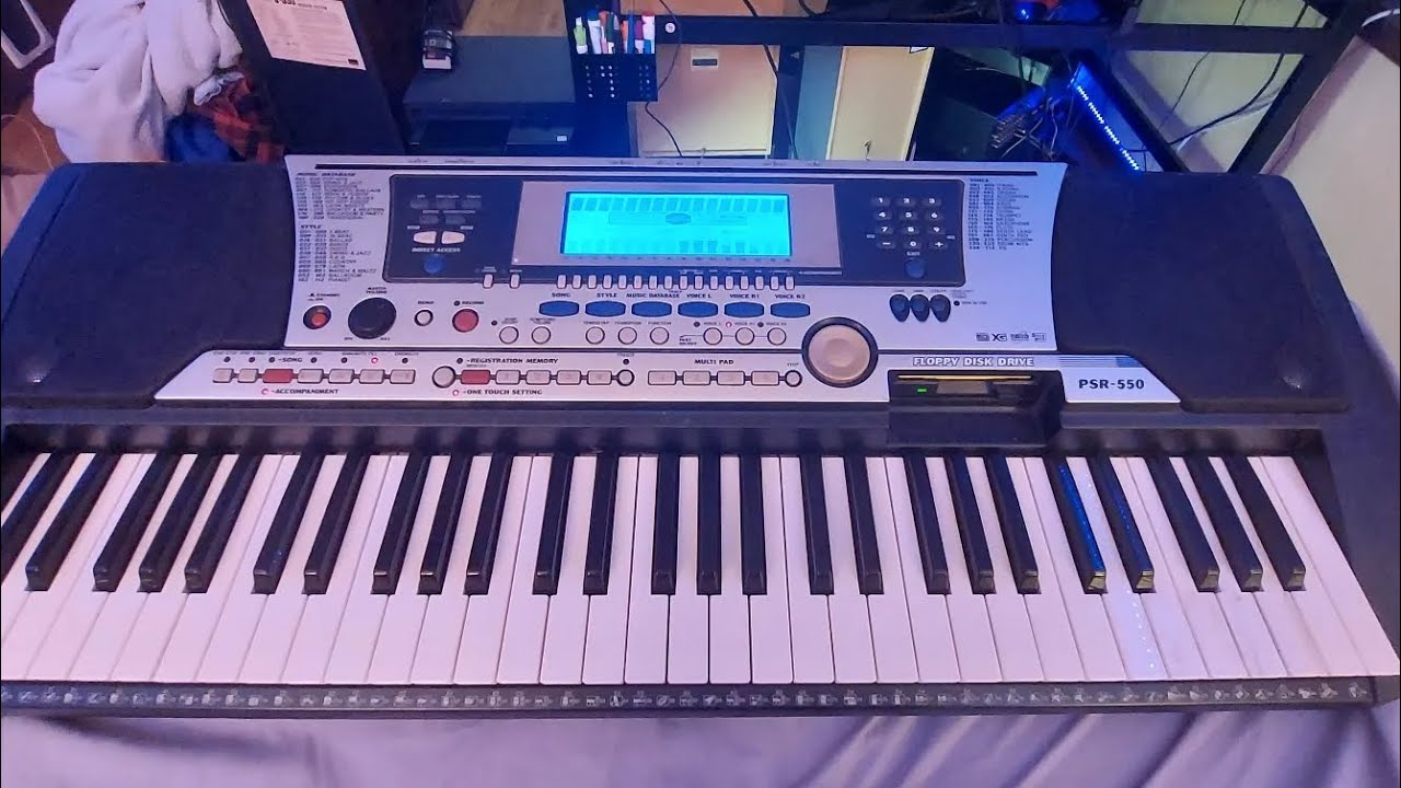 (Floppy Disk!?) First Time Looking at the Yamaha PSR-550 Portable Keyboard