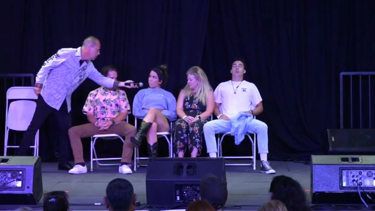 Depply Hypnotized girl booty shaking and dancer