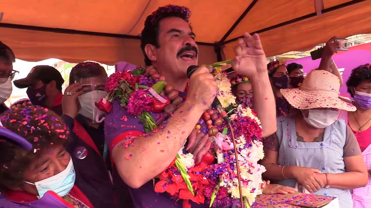 Apoyo de comerciantes del mercado La Pampa a Manfred Reyes Villa