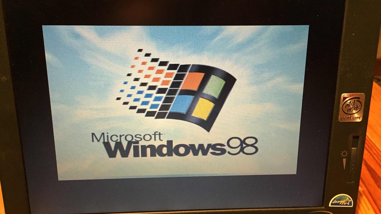 Flea-market Fujitsu 656Tx Laptop, Pentium MMX 150 with Windows 98 online with Firefox