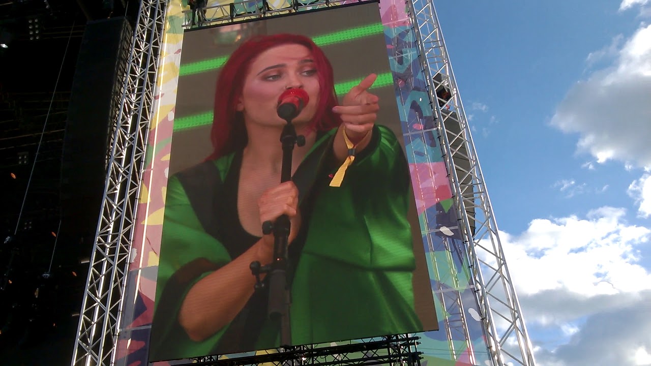 Sanni Feat Cheek Timantit on ikuisia live @Ruisrock 2018