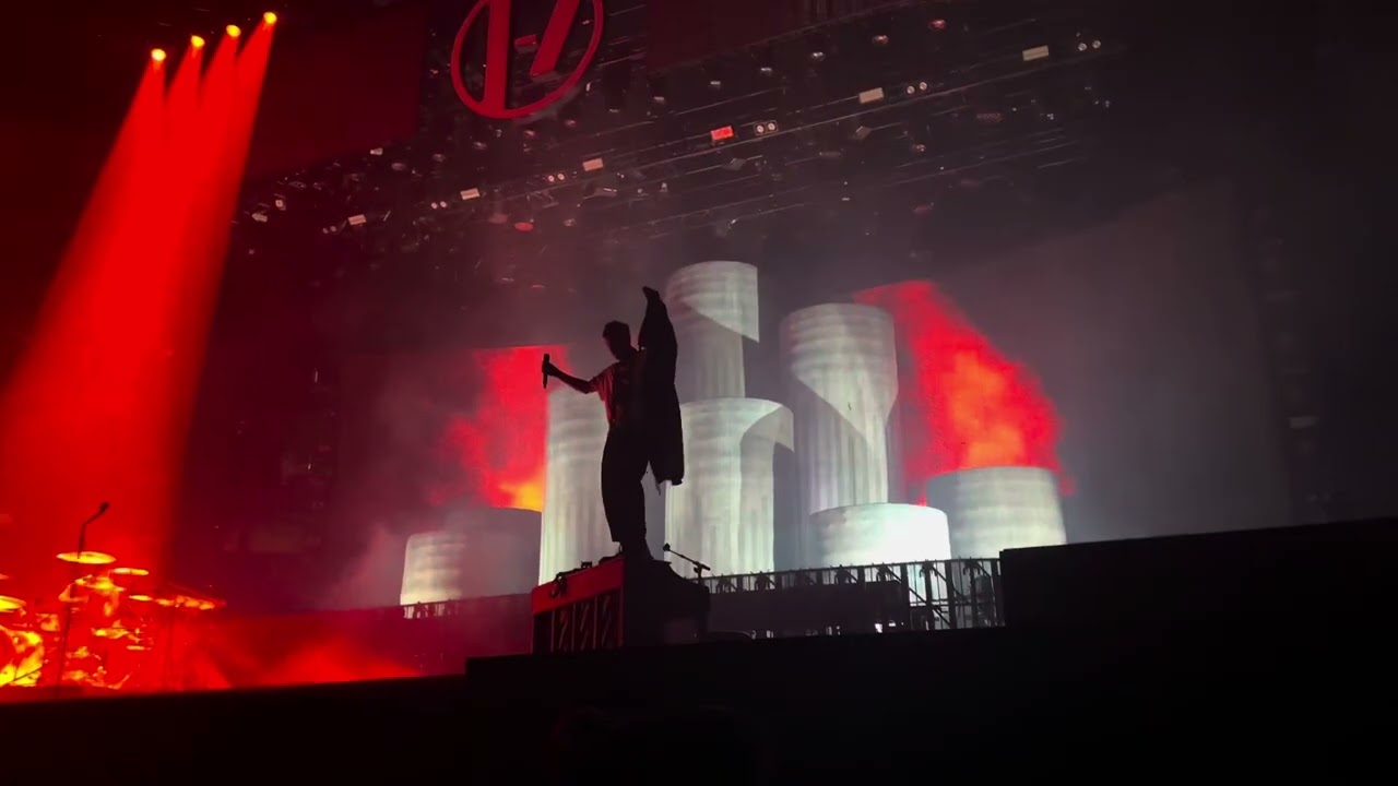 Nico and the Niners / Heavydirtysoul - twenty one pilots LIVE @ ball arena