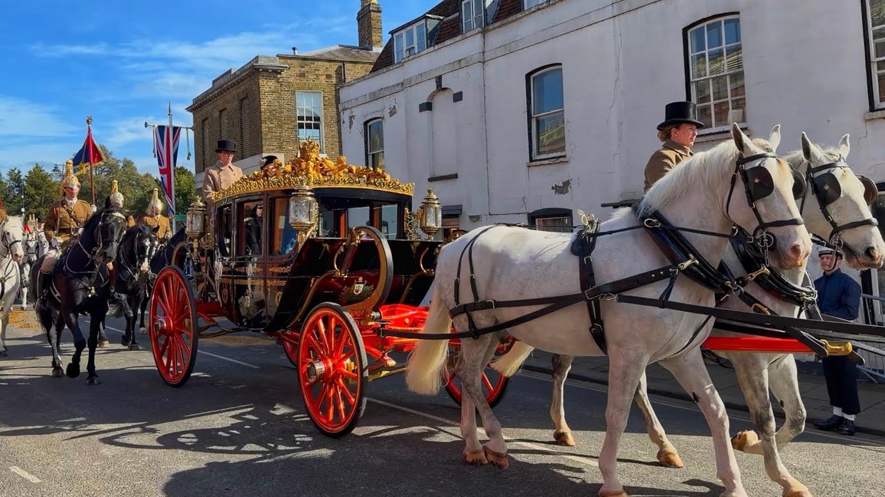 Magnificent Royal Carriages Escorted Through Windsor by the Household Cavalry 🇬🇧