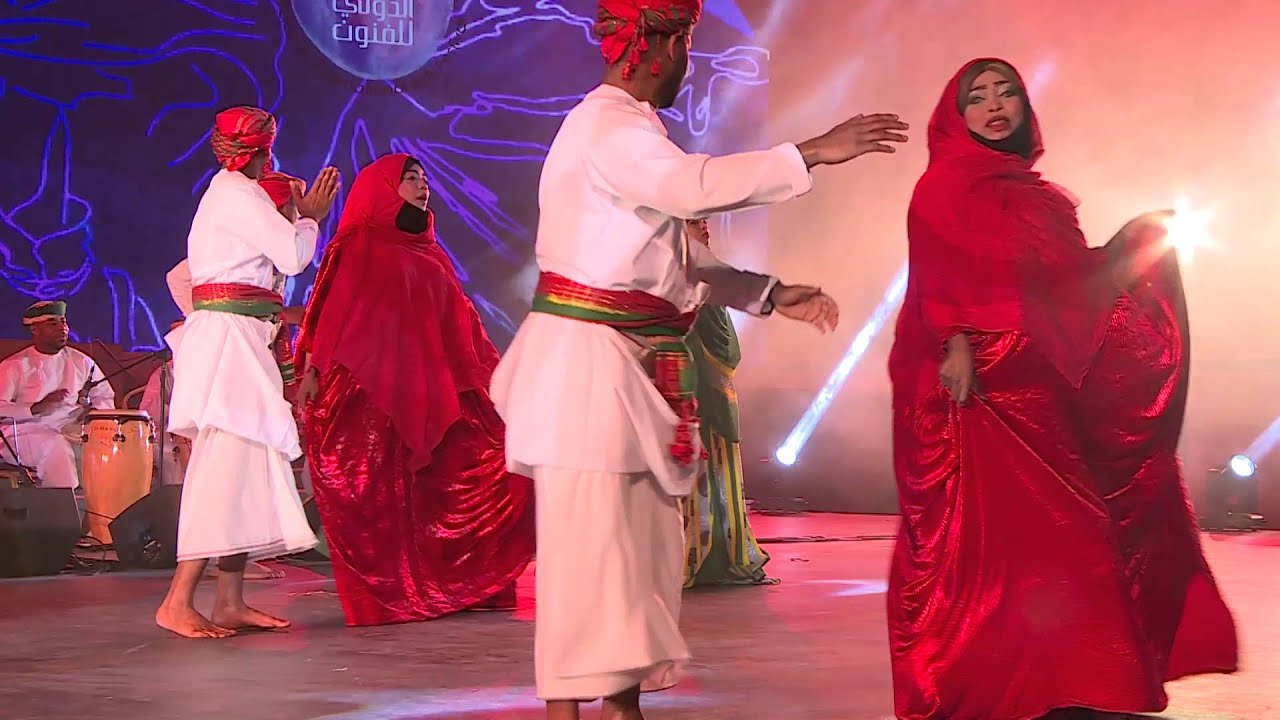 عرض فرقة المجد العمانية للفنون الشعبية ضمن مهرجان الفجيرة الدولي للفنون 2016