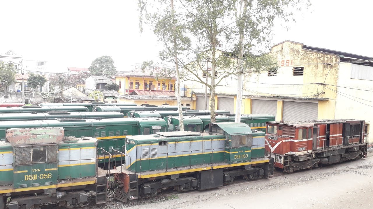Mùng 3 Tết Lên Ga Yên Bái Thăm Xí Nghiệp Đầu Máy Hà Lào Với Các Đầu Máy D5H + D10H + D12E Thanh Lý
