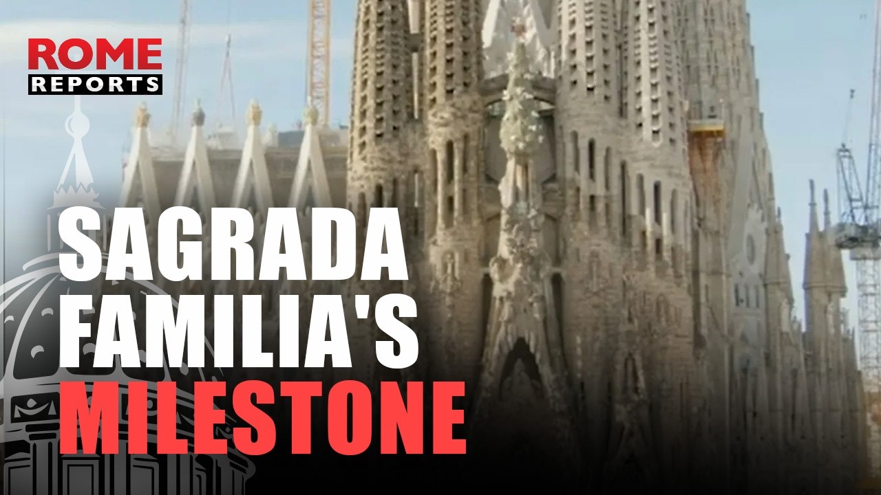 A giant 55-ft cross now crowns Barcelona&rsquo;s Sagrada Familia